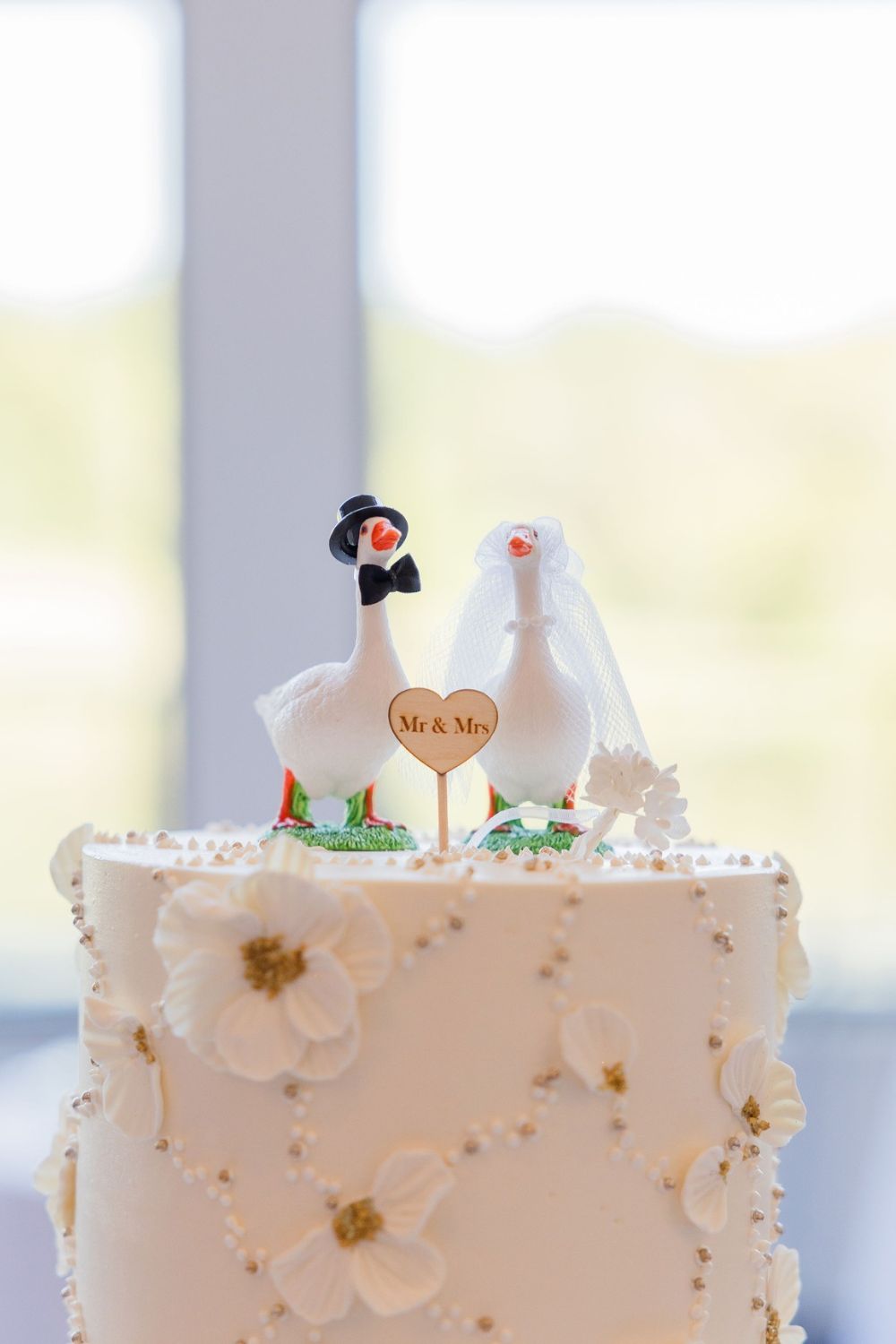Wedding cake topper Mr & Mrs